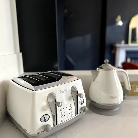 Daire Beautiful 1 Bedroom Georgian Flat In Clifton Village With Parking Bristol
