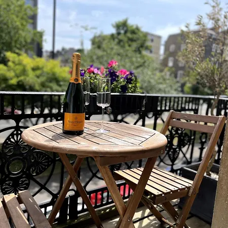 Beautiful 1 Bedroom Georgian Flat In Clifton Village With Parking Daire