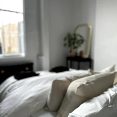 Beautiful 1 Bedroom Georgian Flat In Clifton Village With Parking Bristol