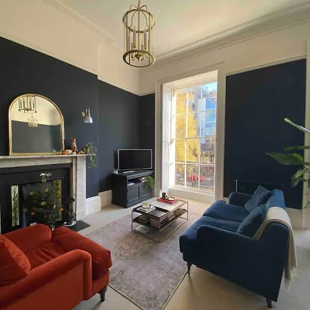 Beautiful 1 Bedroom Georgian Flat In Clifton Village With Parking Apartment