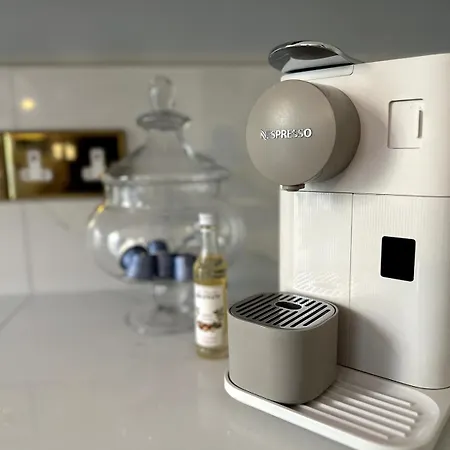 Beautiful 1 Bedroom Georgian Flat In Clifton Village With Parking Апартаменты Бристоль