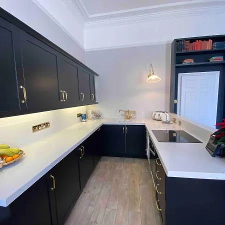 Beautiful 1 Bedroom Georgian Flat In Clifton Village With Parking