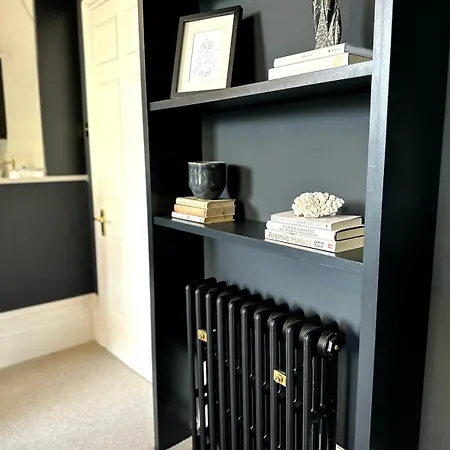 Beautiful 1 Bedroom Georgian Flat In Clifton Village With Parking * בריסטול