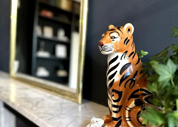 Beautiful 1 Bedroom Georgian Flat In Clifton Village With Parking Lejlighed