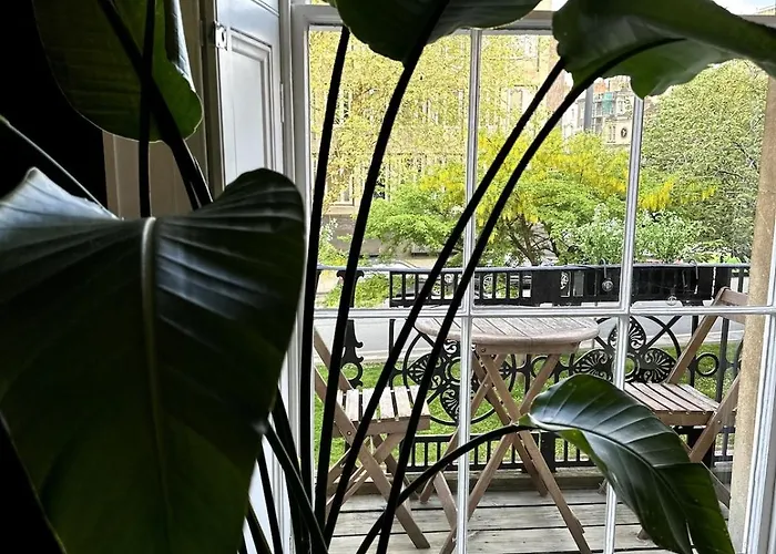 Beautiful 1 Bedroom Georgian Flat In Clifton Village With Parking Lejlighed