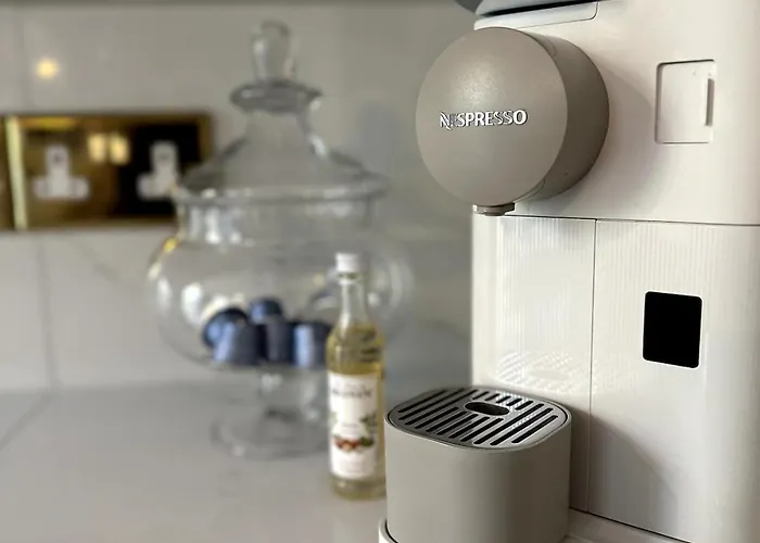 Beautiful 1 Bedroom Georgian Flat In Clifton Village With Parking شقة بريستول