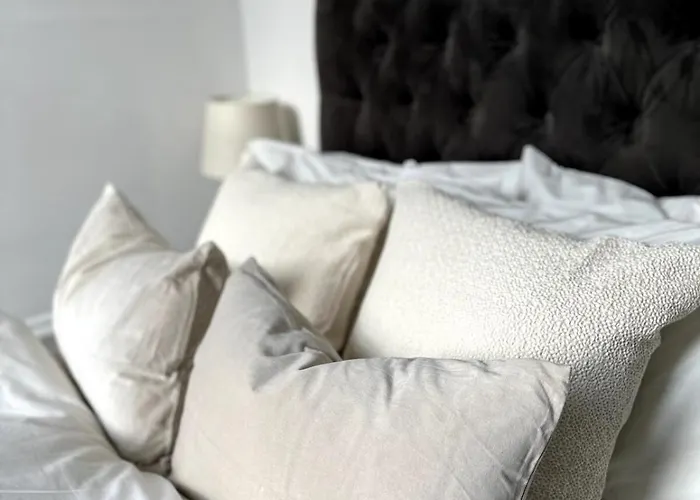 Beautiful 1 Bedroom Georgian Flat In Clifton Village With Parking * بريستول