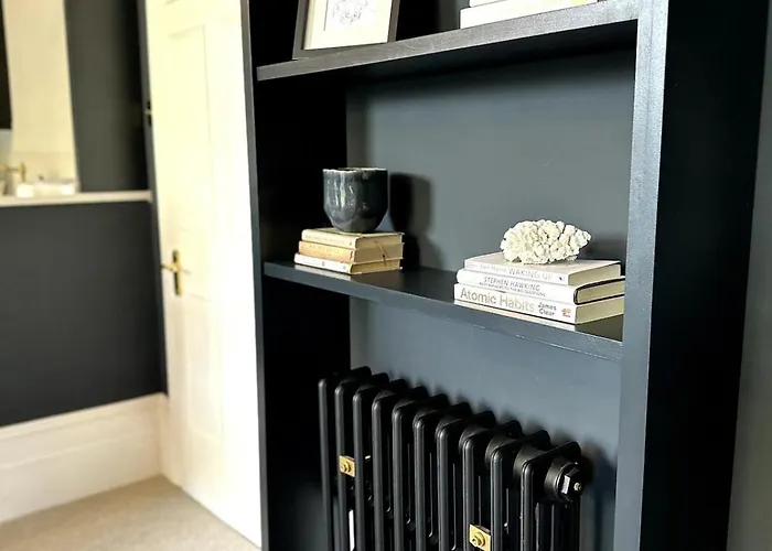 Beautiful 1 Bedroom Georgian Flat In Clifton Village With Parking * Bristol