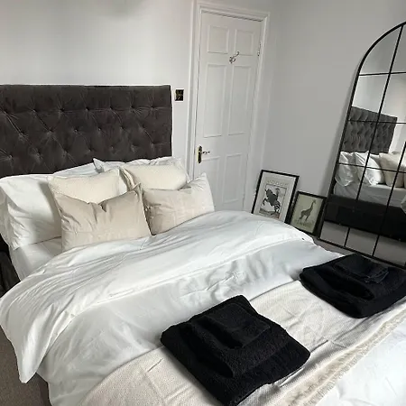 Beautiful 1 Bedroom Georgian Flat In Clifton Village With Parking Μπρίστολ