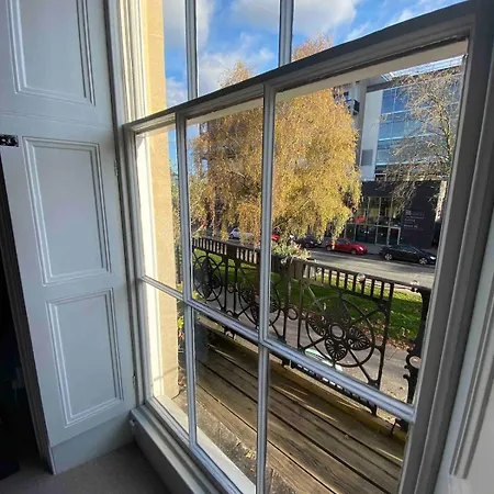 Beautiful 1 Bedroom Georgian Flat In Clifton Village With Parking