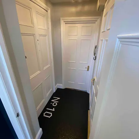 Beautiful 1 Bedroom Georgian Flat In Clifton Village With Parking Bristol