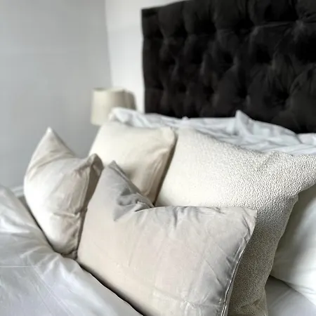 Beautiful 1 Bedroom Georgian Flat In Clifton Village With Parking * Μπρίστολ