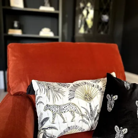 Beautiful 1 Bedroom Georgian Flat In Clifton Village With Parking *